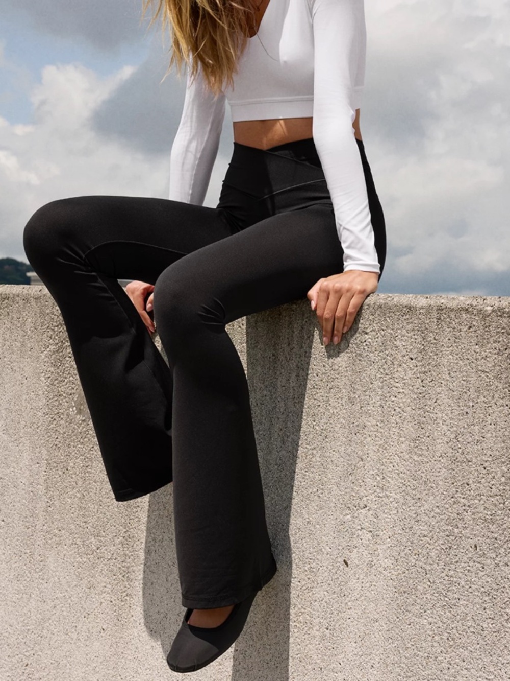 OFFLINE By Aerie Real Me High Waisted Crossover Flare Legging Small